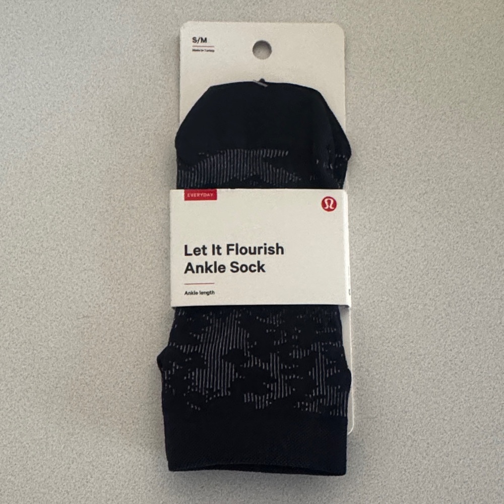 lululemon athletica Let It Flourish Navy Ankle Socks